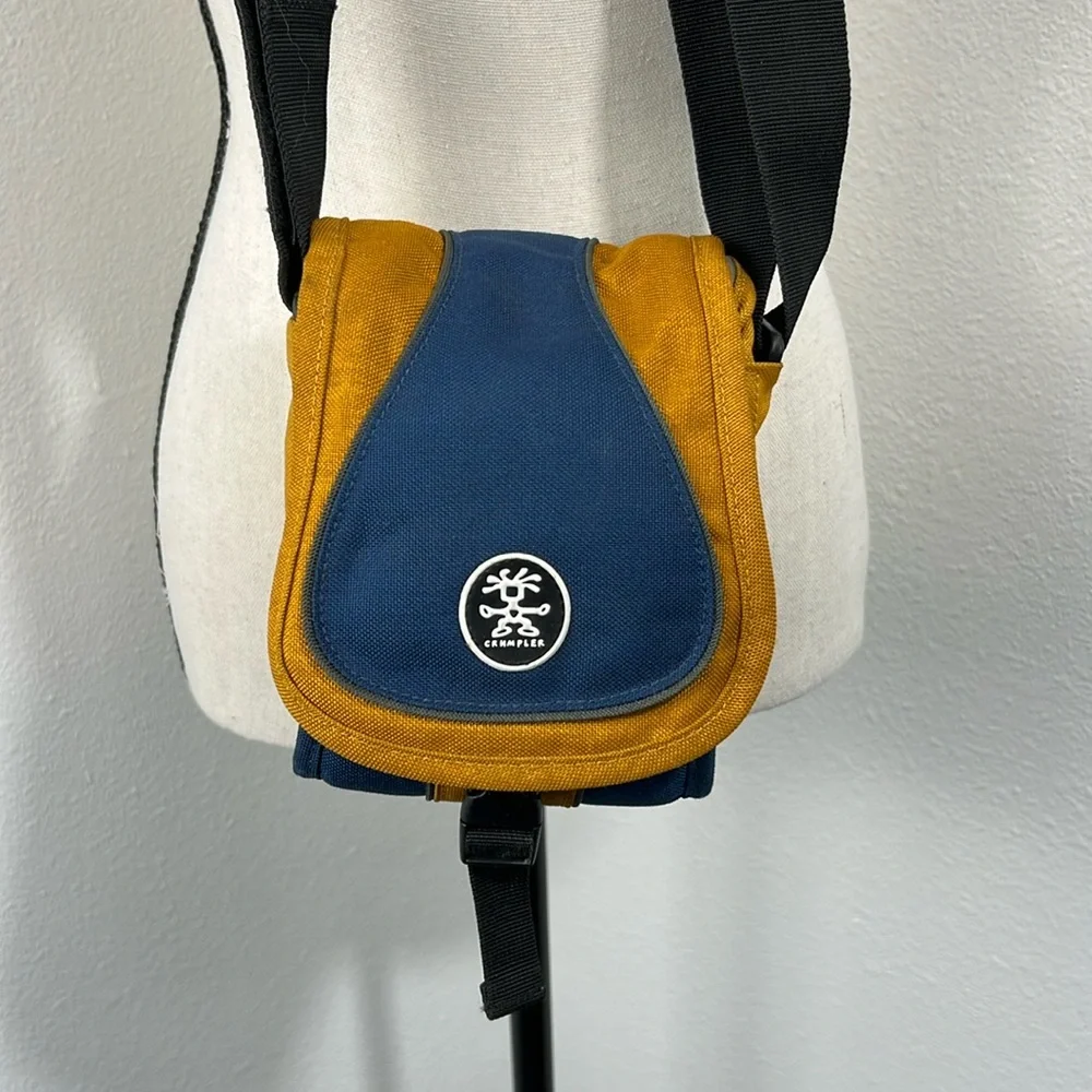 Crumpler Digits Sporty Guy Digital Camera Bag 0.6 Blue / Orange EUC